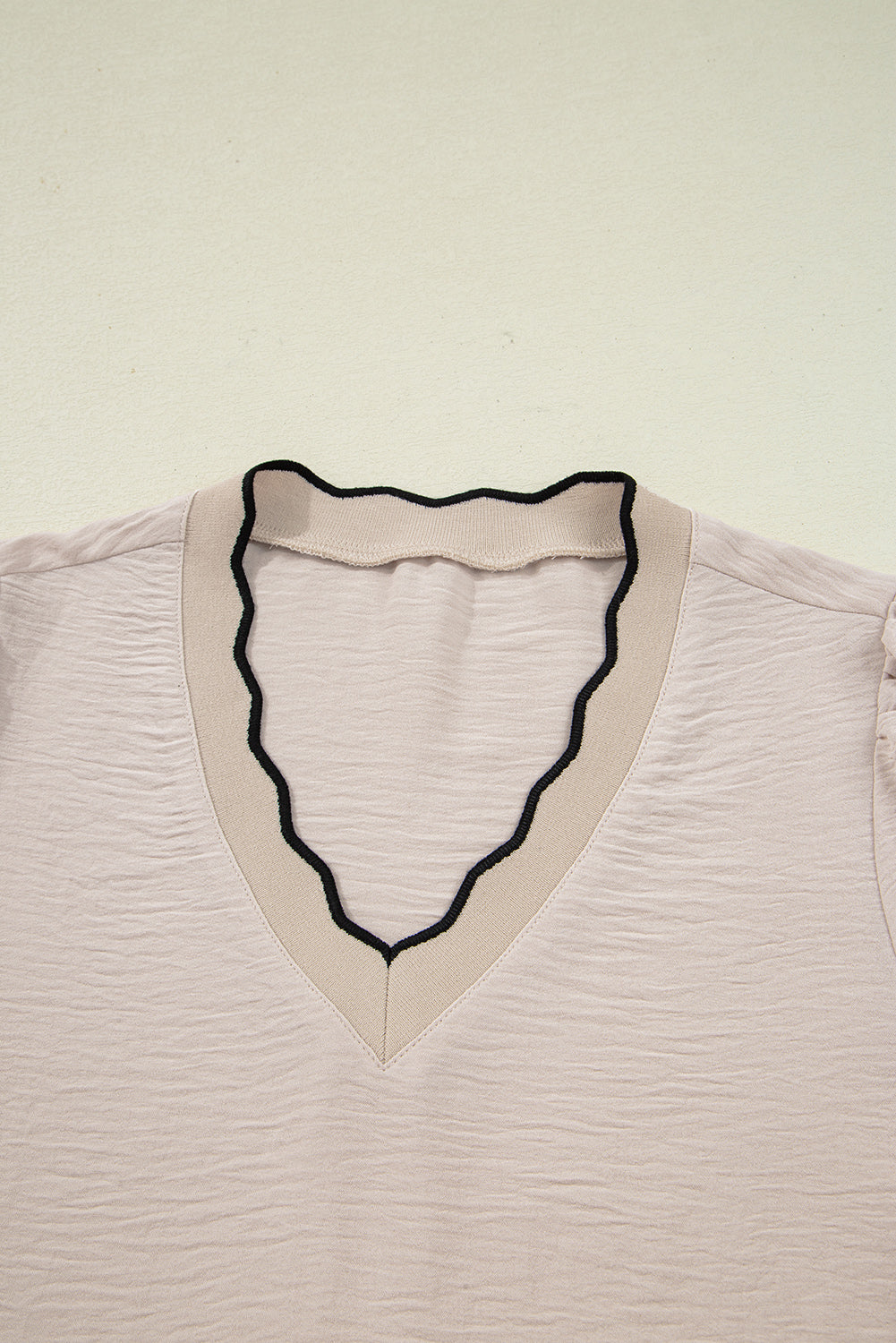 Jet Stream Contrast Scallop Trim V Neck Long Sleeve Top